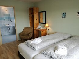 Guesthouse Stóru - Laugar