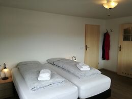 Guesthouse Stóru - Laugar