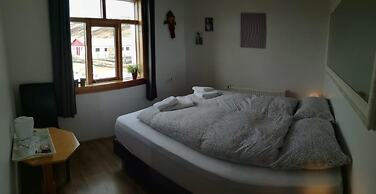Guesthouse Stóru - Laugar
