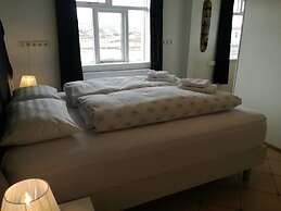 Guesthouse Stóru - Laugar