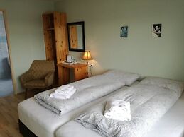 Guesthouse Stóru - Laugar