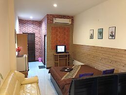 Sandee Place Chomthong