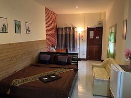 Sandee Place Chomthong