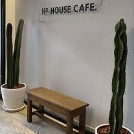 HP House Cafe'