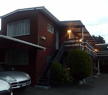 Redwood Lodge Motel