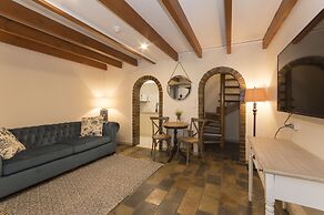 The Manor Basket Range