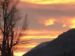 Redstone Cliffs Lodge