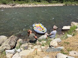 Redstone Cliffs Lodge