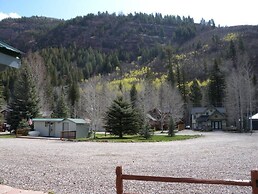 Redstone Cliffs Lodge