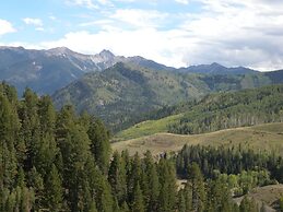 Redstone Cliffs Lodge