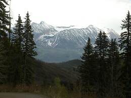 Redstone Cliffs Lodge