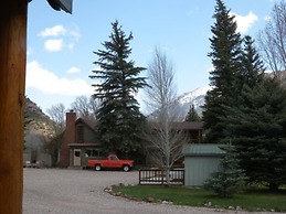 Redstone Cliffs Lodge