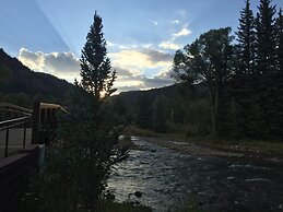 Redstone Cliffs Lodge