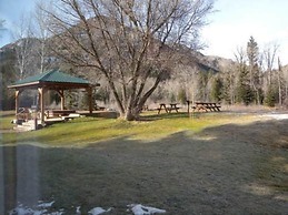 Redstone Cliffs Lodge