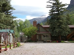 Redstone Cliffs Lodge