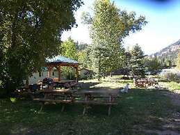 Redstone Cliffs Lodge