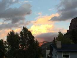 Redstone Cliffs Lodge