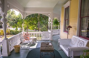 Sugar Magnolia Bed & Breakfast