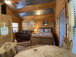 Walnut Canyon Cabins