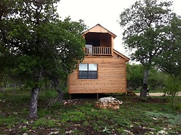 Walnut Canyon Cabins