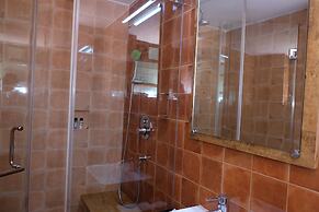 Hotel Gopika International