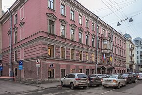 Friends apartment on Stremyannaya