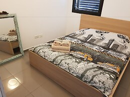 Isra Home Yitshak Sadeh 6 Apartment