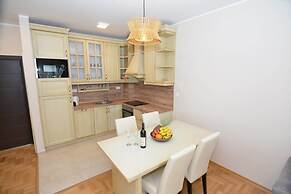 Apartments Dobrotski Dvori