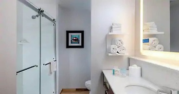 Hampton Inn Baltimore Bayview Campus