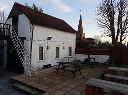 Swan Inn, Heathrow Airport