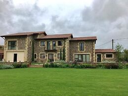 La Fuentona De Santillana