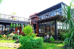 Papa's Home and Rabbit cafe