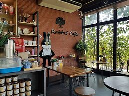 Papa's Home and Rabbit cafe