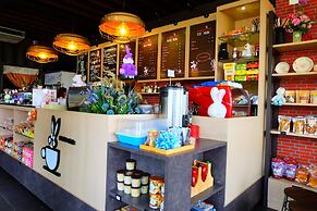 Papa's Home and Rabbit cafe