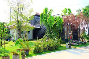 Papa's Home and Rabbit cafe