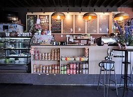 Papa's Home and Rabbit cafe