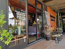 Papa's Home and Rabbit cafe