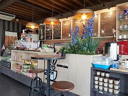 Papa's Home and Rabbit cafe