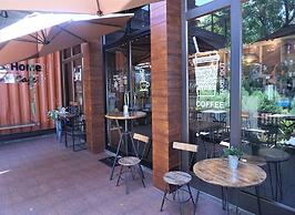 Papa's Home and Rabbit cafe