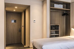 Q-Box Hotel Shanghai Sanjiagang