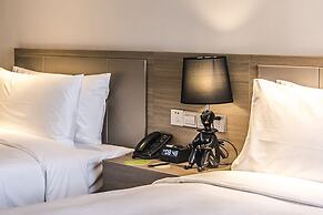 Q-Box Hotel Shanghai Sanjiagang