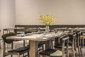 Q-Box Hotel Shanghai Sanjiagang