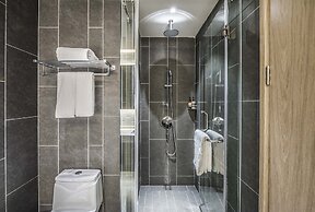 Q-Box Hotel Shanghai Sanjiagang