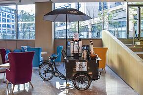 Q-Box Hotel Shanghai Sanjiagang