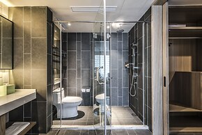 Q-Box Hotel Shanghai Sanjiagang