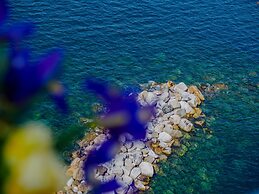 La Lampara Sea View Terrace Apartment With AC