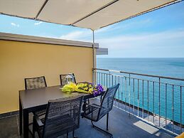 La Lampara Sea View Terrace Apartment With AC