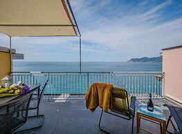 La Lampara Sea View Terrace Apartment With AC