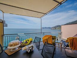 La Lampara Sea View Terrace Apartment With AC