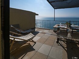 La Lampara Sea View Terrace Apartment With AC